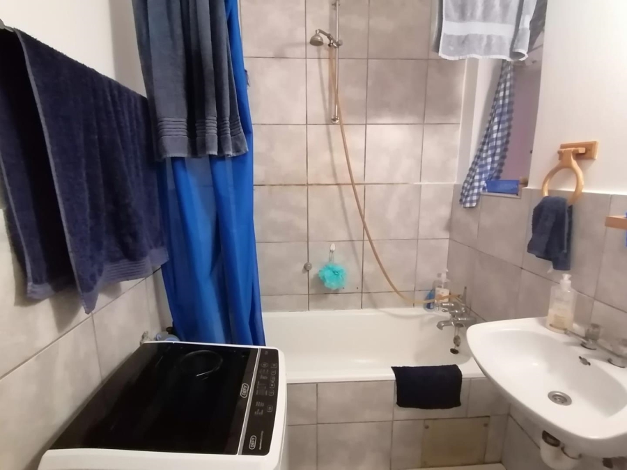 To Let 1 Bedroom Property for Rent in Humewood Eastern Cape